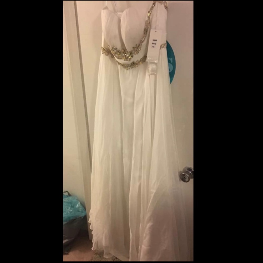 Wedding dress - Picture 2 of 5
